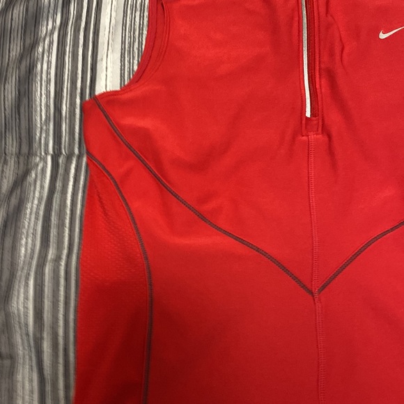 Nike athletic fit dry sleeveless top size small red 3M reflective hits - Picture 10 of 16